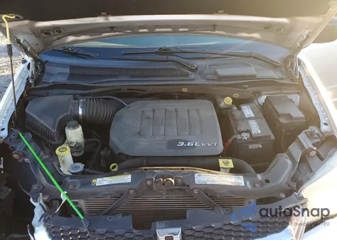 2011 Dodge Grand Caravan Express z USA, uszkodzony, nr VIN 2D4RN4DG8BR722660